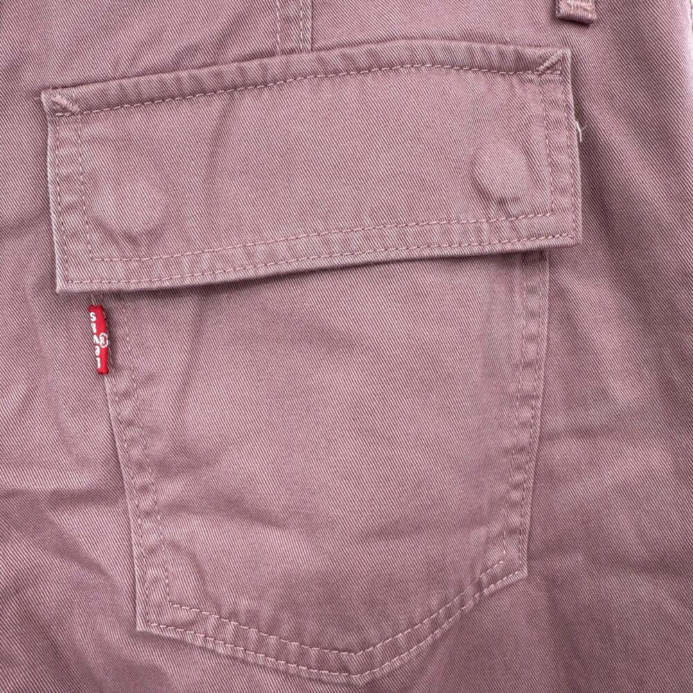 NEW Levi's '94 Baggy Cargo Pants Size 24 Mauve Purple Mid Rise 90s 24x30 Skater - Picture 5 of 9